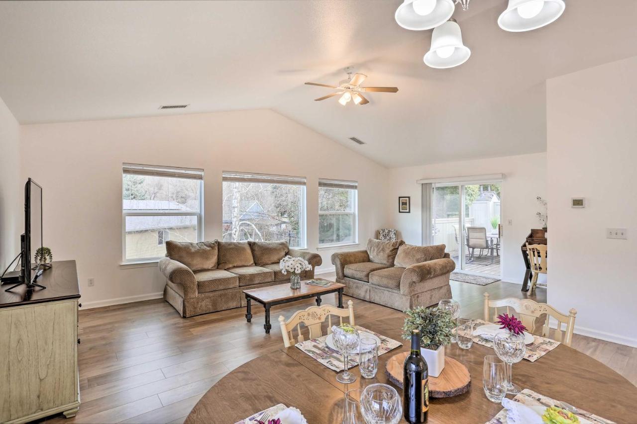 Mount Shasta Escape With Balcony About Walk To Dtwn Villa Ngoại thất bức ảnh
